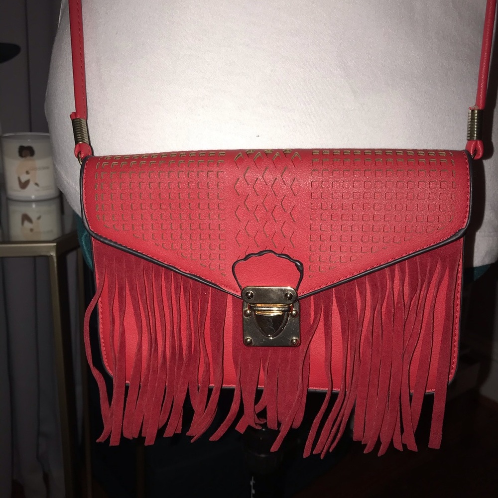 Ruffled handbag